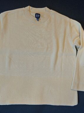 Ladies Gap Sweater